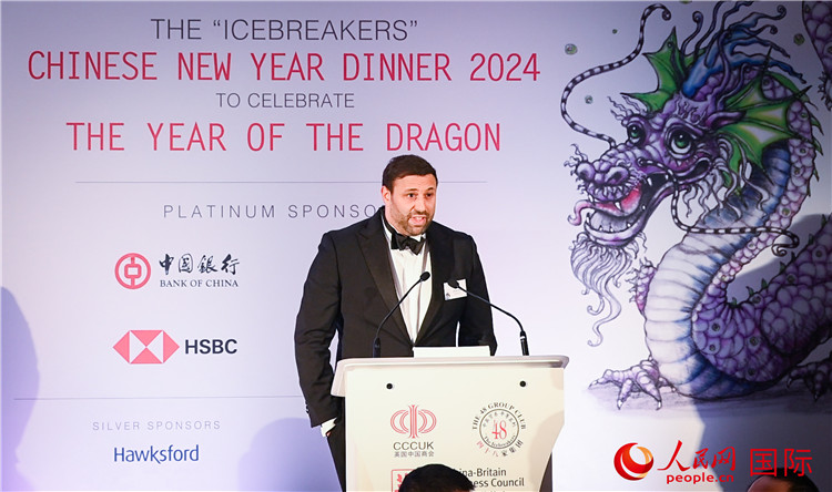 英國 48 家集團(tuán)俱樂部候任主席杰克·佩里致辭。人民網(wǎng) 郭錦標(biāo)攝