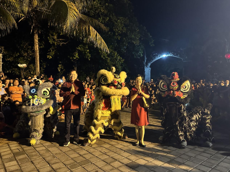 舞獅表演。巴陵康孔子學(xué)院供圖