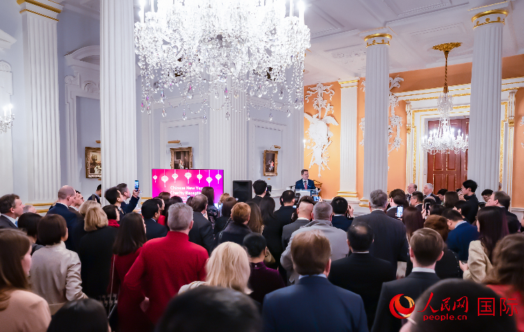 圖為2024 年倫敦金融城中國(guó)新年慈善酒會(huì)現(xiàn)場(chǎng)。人民網(wǎng) 郭錦標(biāo)攝