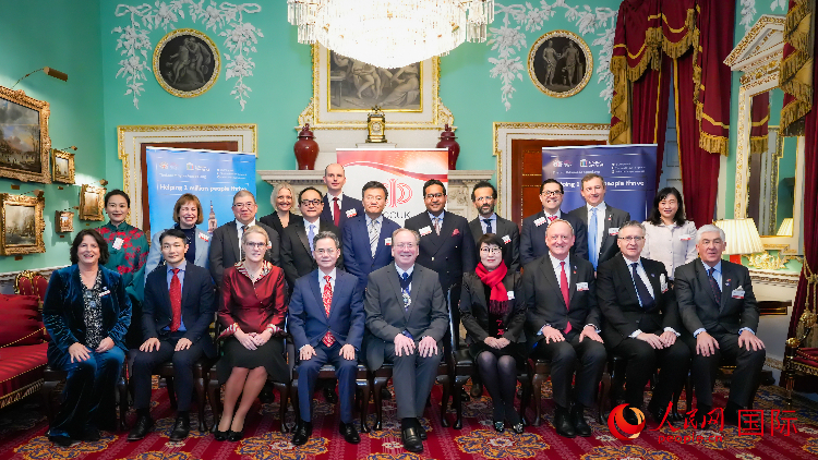 圖為2024 年倫敦金融城中國(guó)新年慈善酒會(huì)現(xiàn)場(chǎng)。人民網(wǎng) 郭錦標(biāo)攝