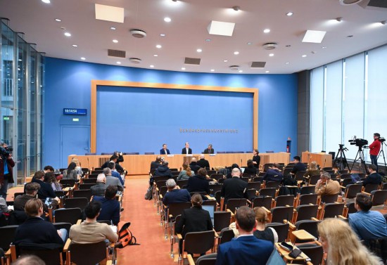 這是2月12日在德國柏林拍攝的《2024年慕尼黑安全報告》發(fā)布現(xiàn)場。新華社記者 任鵬飛 攝