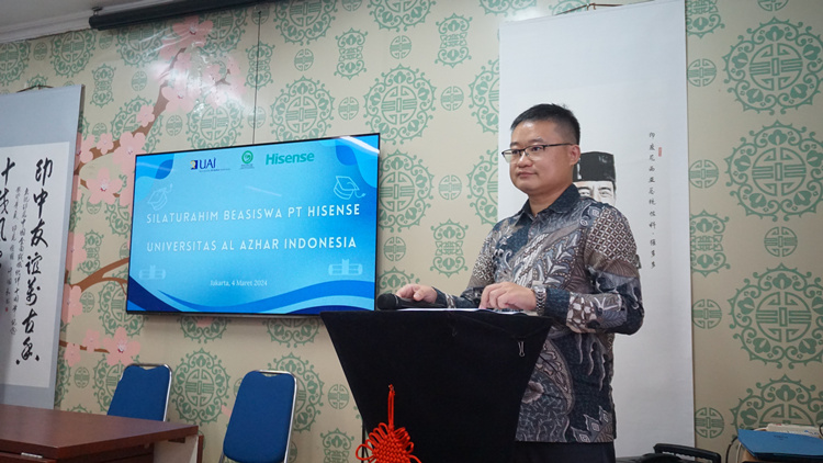 海信印尼公司總經(jīng)理李現(xiàn)委致辭。阿拉扎大學孔子學院供圖