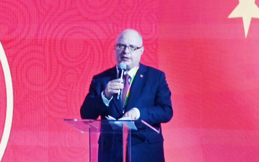 俄羅斯國家杜馬資產(chǎn)、土地和財產(chǎn)關(guān)系委員會主席兼俄中議員友好小組主席加夫里洛夫致辭。主辦方供圖