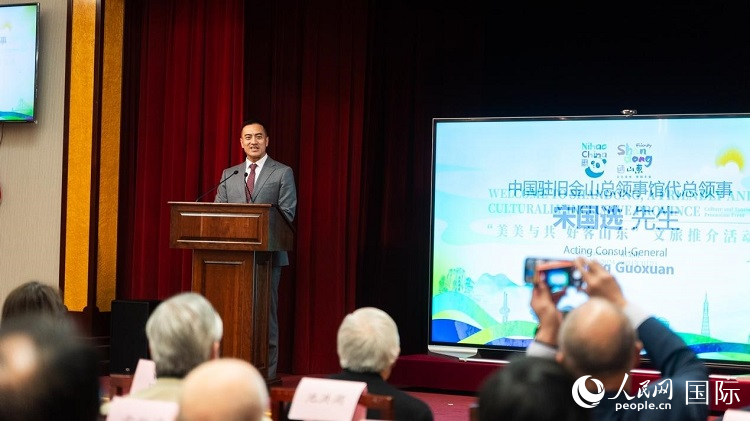 駐舊金山代總領(lǐng)事宋國(guó)選代總領(lǐng)事致辭。荊韻 攝