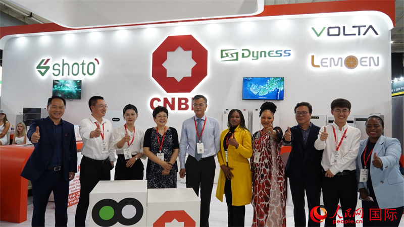 出席嘉賓合影。人民網(wǎng) 劉暢攝