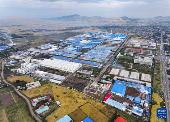 這是2023年11月3日在埃塞俄比亞杜凱姆市拍攝的東方工業(yè)園（無人機(jī)照片）。 新華社發(fā)（東方工業(yè)園供圖）