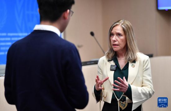 3月19日，在瑞士日內(nèi)瓦，世界氣象組織秘書長塞萊絲特·紹洛接受新華社記者專訪。新華社記者 連漪 攝