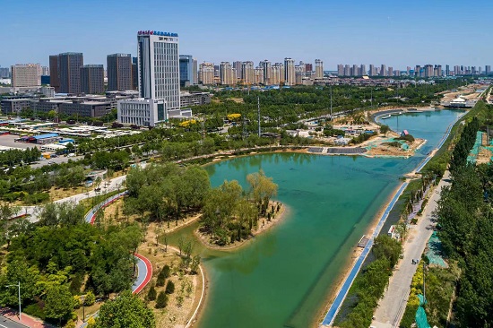 環(huán)城水系中的北湖公園越來(lái)越美。羅大慶攝