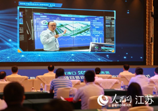 圖為浦口區(qū)集成電路企業(yè)介紹智能制造系統(tǒng)。浦口區(qū)委宣傳部供圖