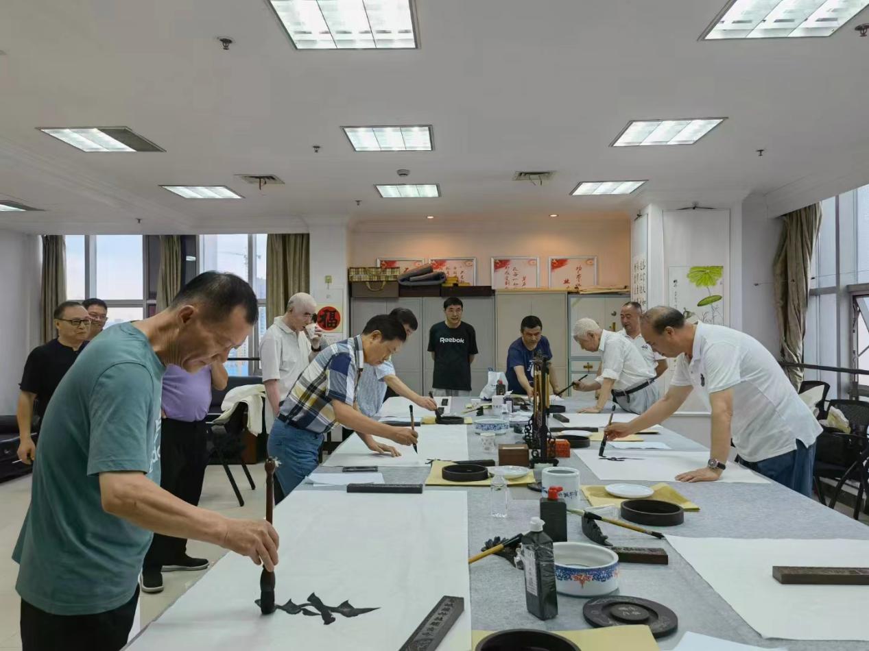 書畫作品創(chuàng)作交流活動(dòng)。鄧慧芳攝