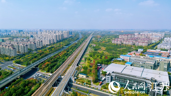 航拍幸福街道。人民網(wǎng)記者 王繼亮攝