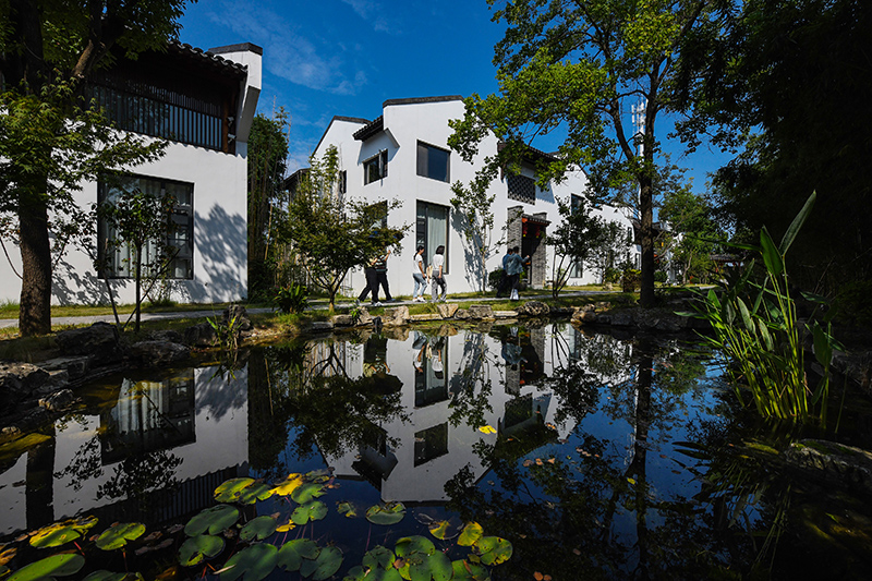 畈塘民宿群保留了江淮建筑的傳統(tǒng)風格。吳芳攝