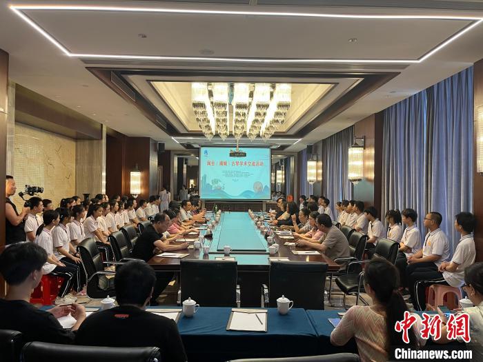 閩臺古琴技藝培訓交流活動同步舉行。　葉國寶 攝