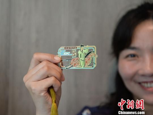 絲路主題餐廳內(nèi)推出的文創(chuàng)產(chǎn)品。　鐘欣 攝
