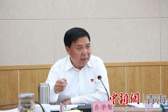 圖為黃南州州長(zhǎng)喬學(xué)智講話。黃宣攝