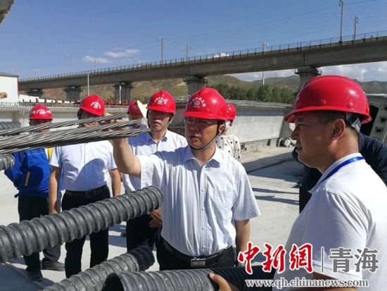 圖為生態(tài)環(huán)保專項(xiàng)督查現(xiàn)場。 孫舒亞攝