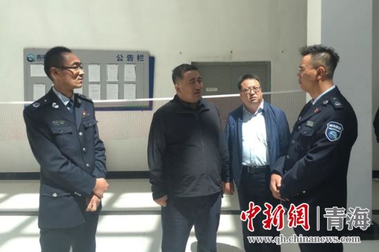 圖為生態(tài)環(huán)保專項(xiàng)督查現(xiàn)場。 孫舒亞攝