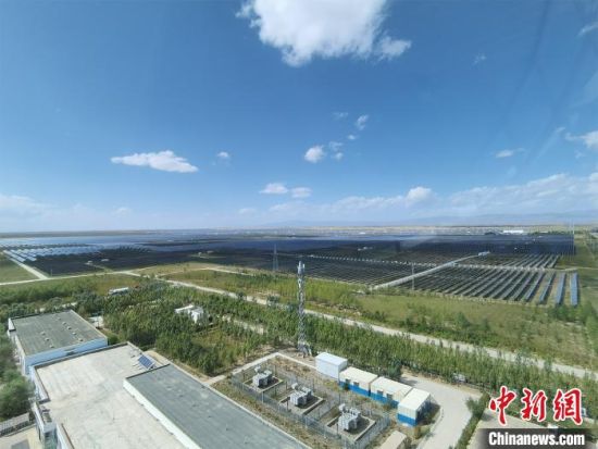 圖為塔拉灘光伏產(chǎn)業(yè)園區(qū)?！∑钤鲚怼z