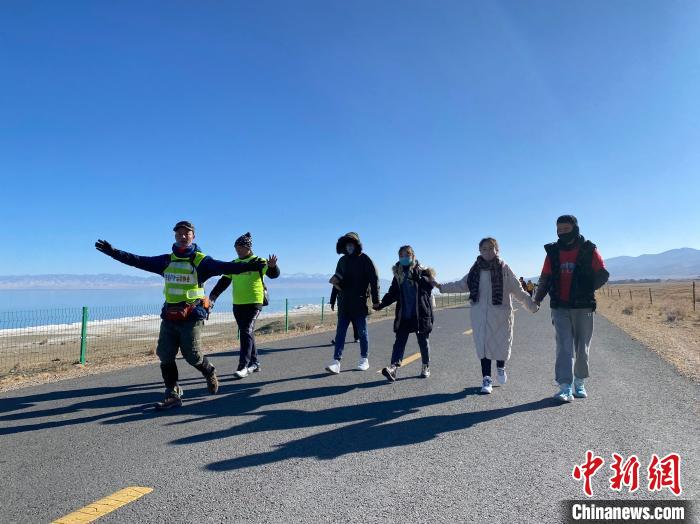 圖為徒步現(xiàn)場。　李江寧 攝