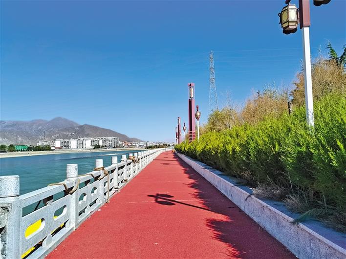 圖為濱河體育公園自行車車道。.jpg