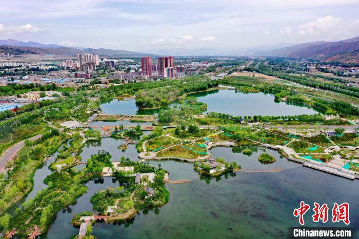 西北城市西寧立生態(tài)文明高地新典范：“一城山水、百園千姿”