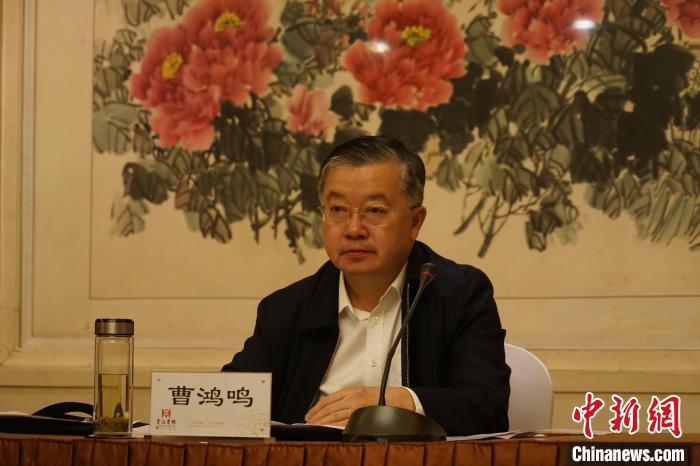 圖為全國人大常委會委員、全國人大華僑委員會副主任委員、致公黨中央副主席曹鴻鳴講話?！∨擞隄?攝