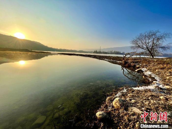 圖為青海省化隆縣黃河濕地景色?！±钣穹?攝