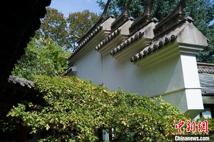 圖為西寧園林植物園內(nèi)的蘇式風(fēng)格建筑?！●R銘言 攝