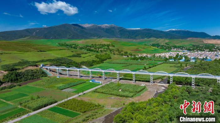 圖為引大濟(jì)湟西干渠的渡槽。(資料圖) 青海省水利廳 供圖