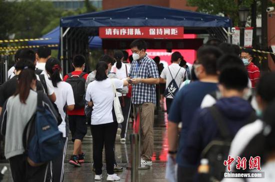 資料圖：2020年7月，上?？忌饺敫呖伎紙觥埡鄠?攝