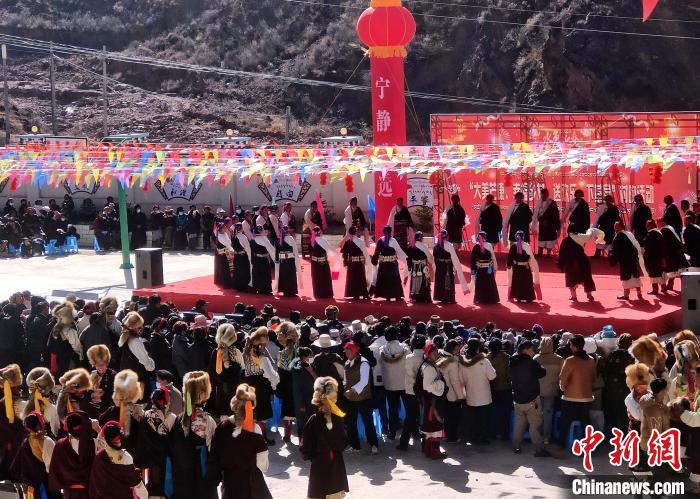 文藝活動(dòng)全景?！∶⒖悼h委宣傳部供圖