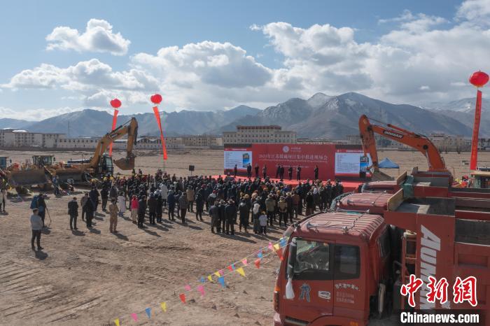 圖為2023年江蘇援藏項目集中推進會現(xiàn)場?！∝暩聛硭?攝