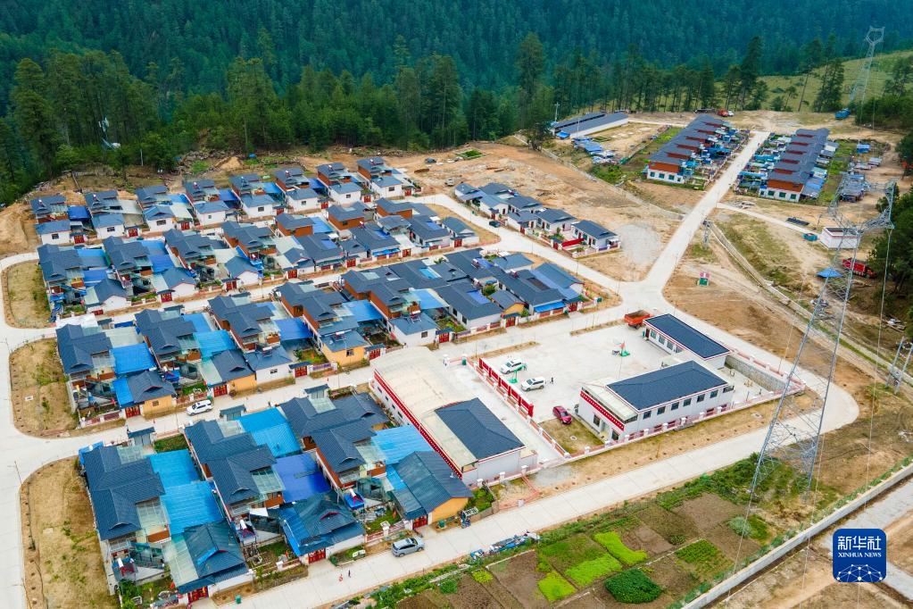 西藏林芝：易地搬遷，迎來(lái)幸福新生活