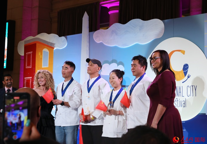 中國駐美國大使館的4名廚師榮獲專業(yè)評審亞軍。人民網(wǎng)記者 李志偉攝