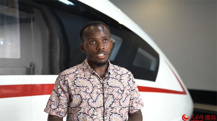 北京交通大學(xué)肯尼亞籍留學(xué)生卡里烏接受人民網(wǎng)采訪。人民網(wǎng) 周琳佳攝