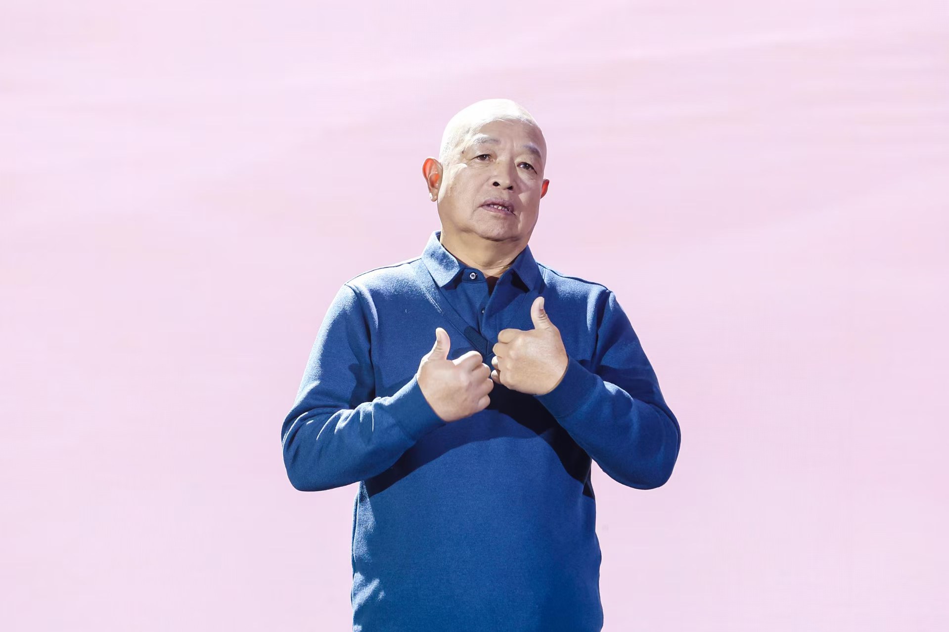 “山東好人”、煙臺(tái)市無(wú)聲洗車場(chǎng)經(jīng)理柳興濤。人民視頻供圖。