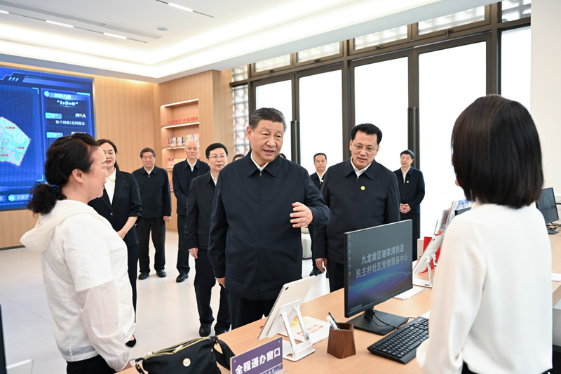 2024年4月22日下午，習(xí)近平總書(shū)記在重慶市九龍坡區(qū)謝家灣街道民主村社區(qū)考察。