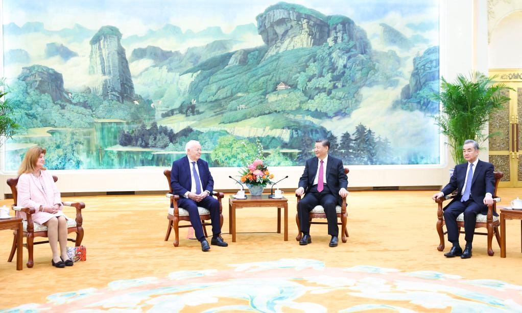 2024年4月8日，國家主席習(xí)近平在北京人民大會(huì)堂會(huì)見法國梅里?；饡?huì)主席梅里埃夫婦。新華社記者 黃敬文 攝