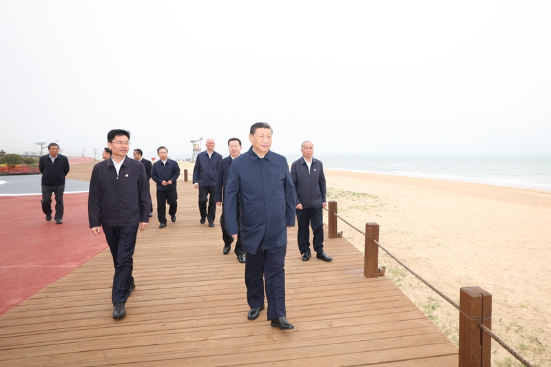 2024年5月22日，習(xí)近平總書記在山東日照陽光海岸綠道考察。