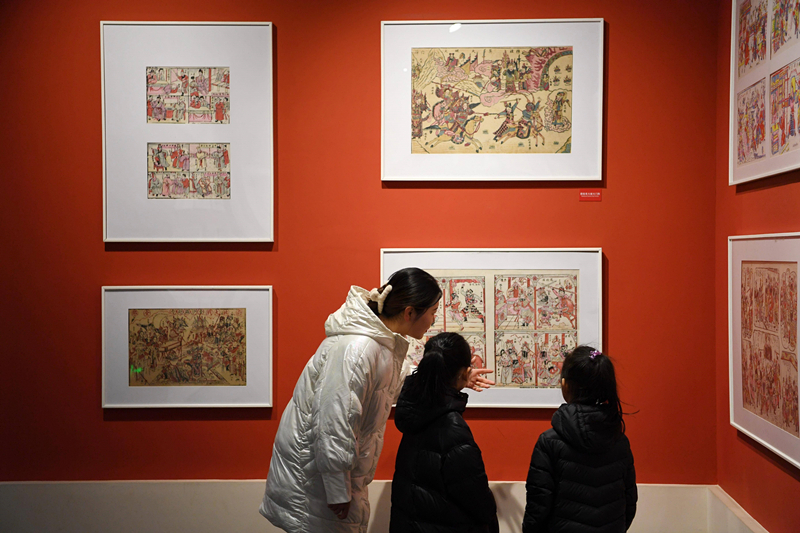 2023年2月3日，游客在河北武強(qiáng)年畫博物館參觀。