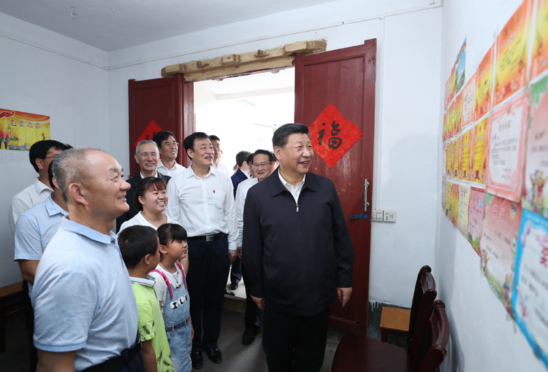 2019年5月20日，習近平總書記在江西省贛州市于都縣梓山鎮(zhèn)潭頭村看望村民孫觀發(fā)一家人。