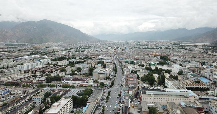 8月10日無人機(jī)拍攝的拉薩城市一景。新華社記者 王益亮 攝.jpg