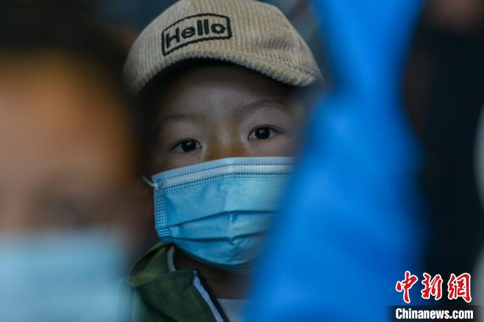 醫(yī)生介紹，孩子們治療后再遵醫(yī)囑服用一段時(shí)間藥物后，便可康復(fù)?！〗w波 攝