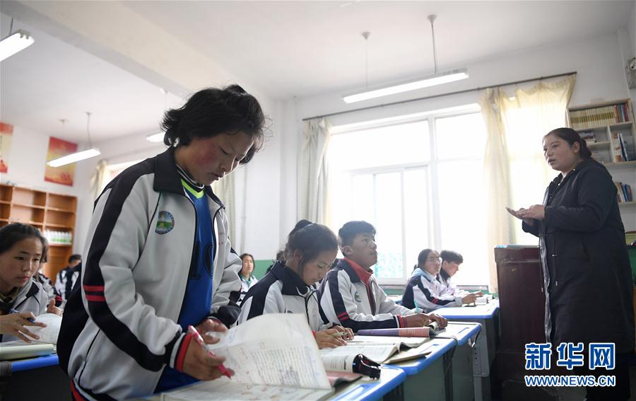 （體育·專(zhuān)題）（22）足球——踢球吧！草原女孩