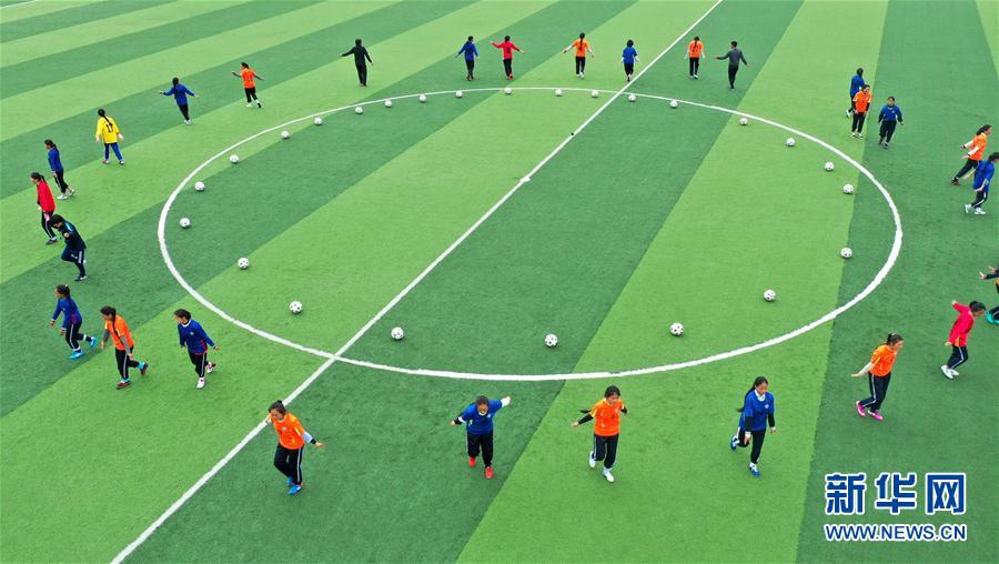 （體育·專(zhuān)題）（19）足球——踢球吧！草原女孩