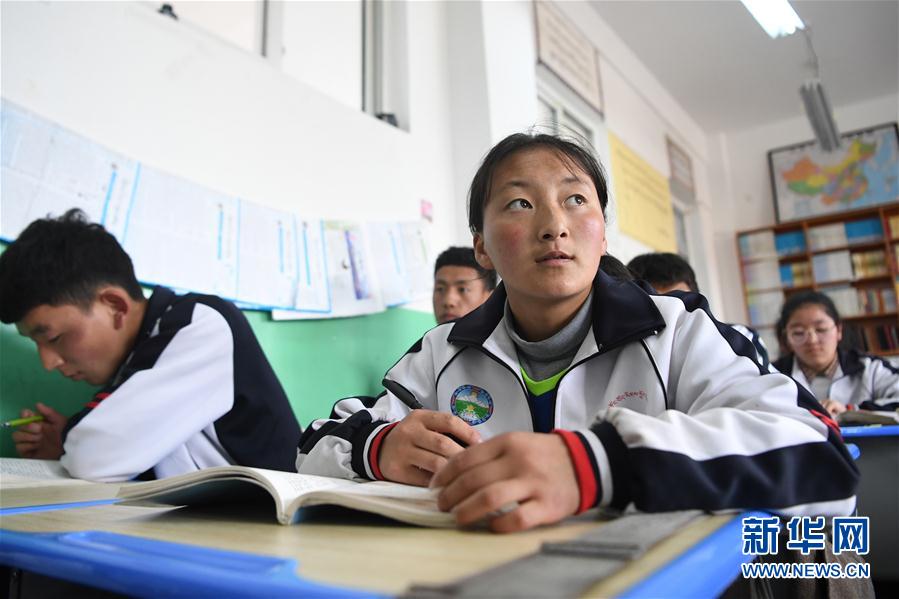 （體育·專(zhuān)題）（21）足球——踢球吧！草原女孩