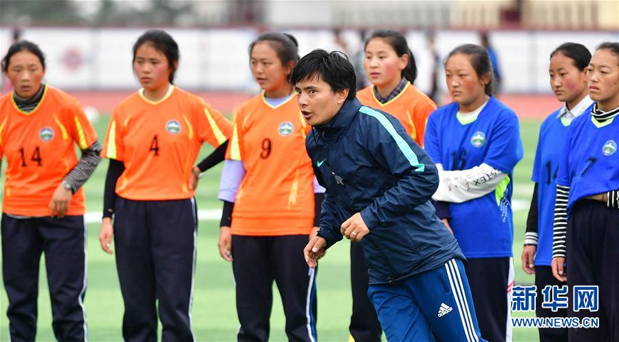 （體育·專(zhuān)題）（16）足球——踢球吧！草原女孩