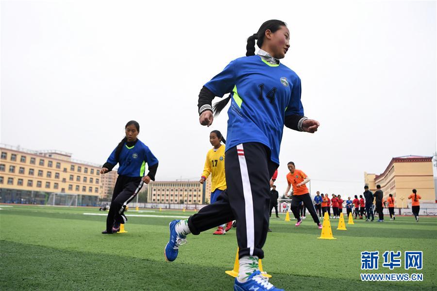 （體育·專(zhuān)題）（13）足球——踢球吧！草原女孩