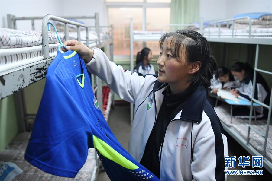 （體育·專(zhuān)題）（24）足球——踢球吧！草原女孩