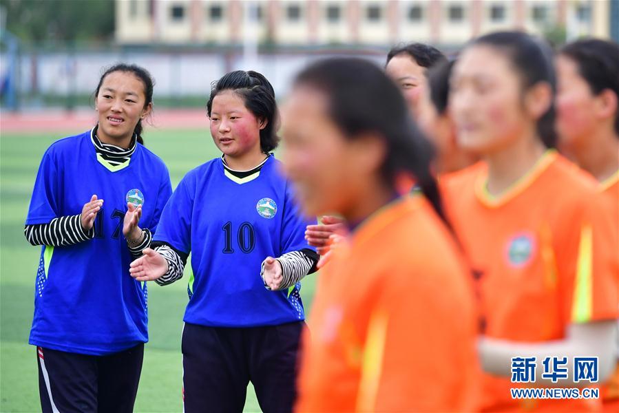 （體育·專(zhuān)題）（18）足球——踢球吧！草原女孩